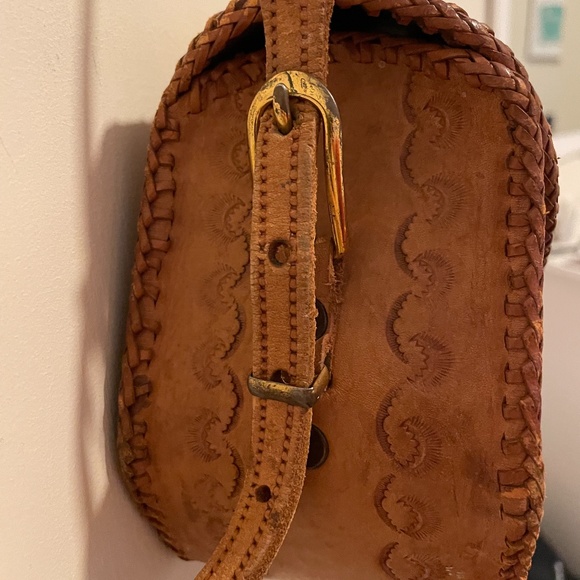 Vintage tan leather boho/chic western inspired leather cross body/shoulder bag - Picture 4 of 8